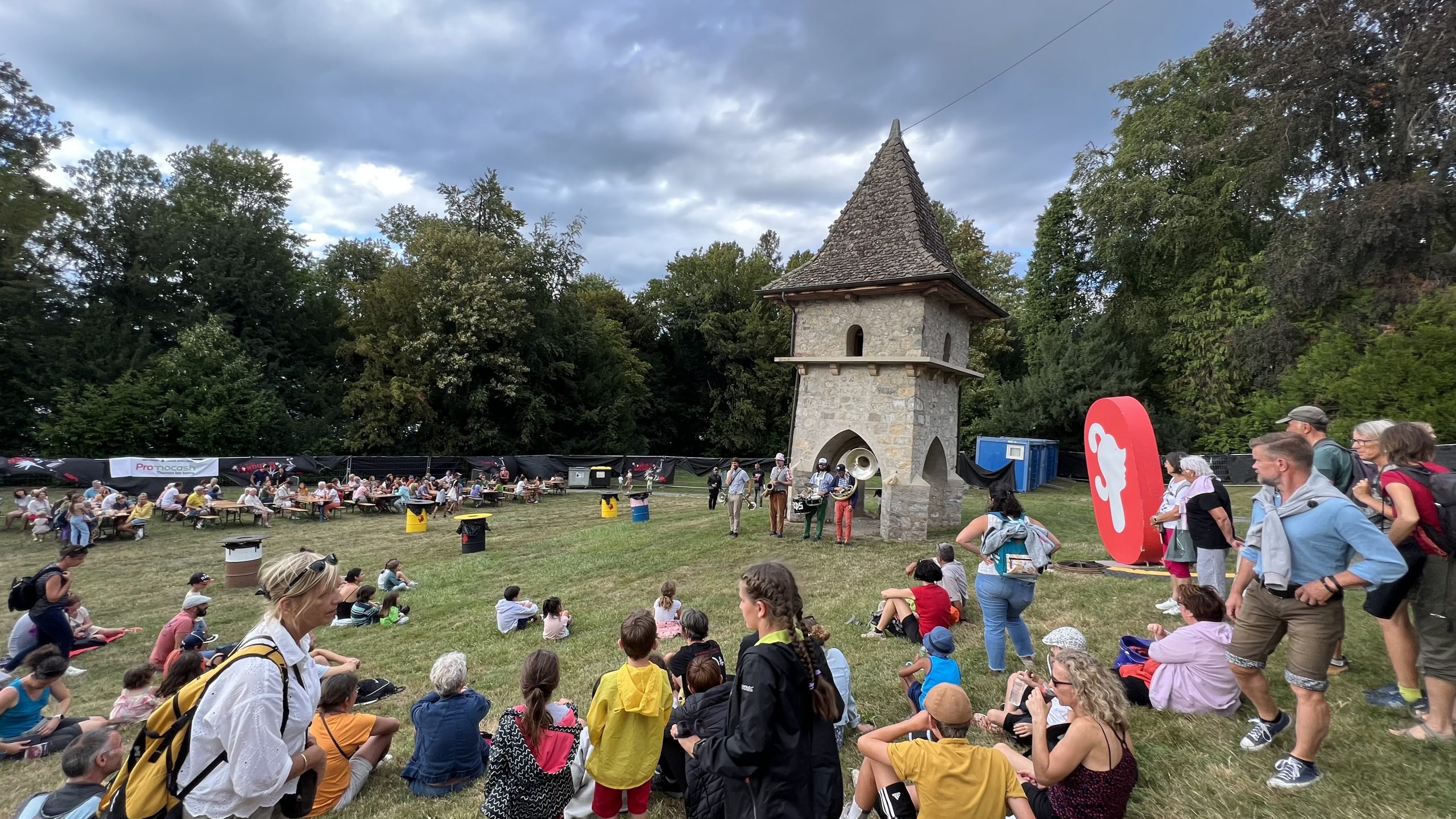 Spectacles de rue – concerts – jeux – Montjoux – 082023