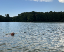 Traversée du Lac de la Grange du Pin à la nage par Esteban – Jeux aquatiques Kayak et Rando – 082023